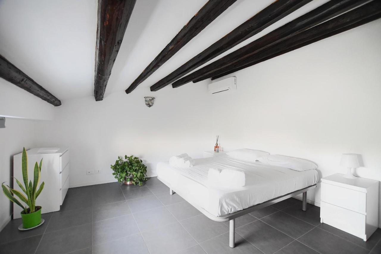 Iflat Dimora Giardino Inglese Apartment ปาแลร์โม ภายนอก รูปภาพ